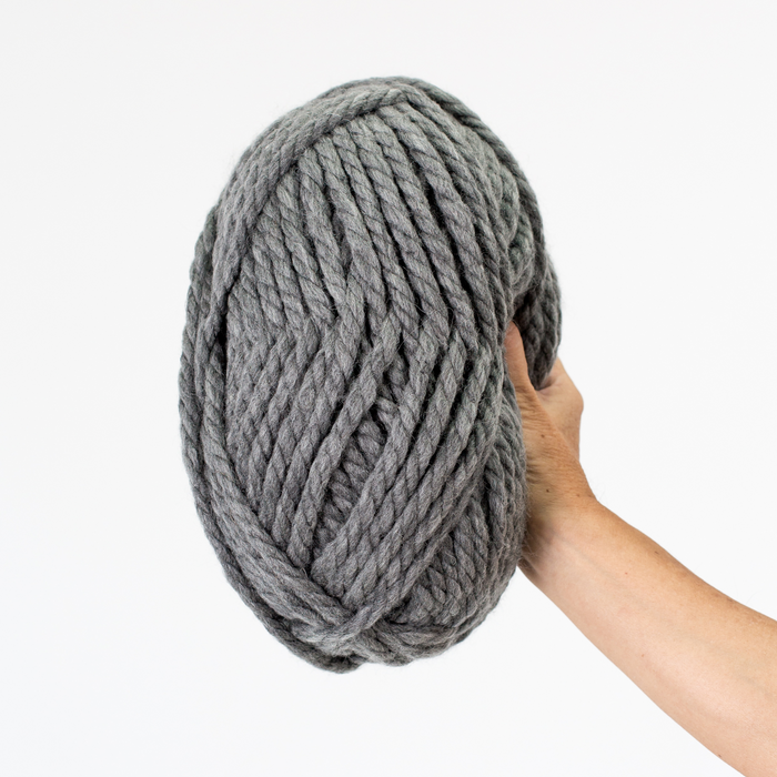 Super Chunky Seed Knit Blanket: Charcoal - KNUS